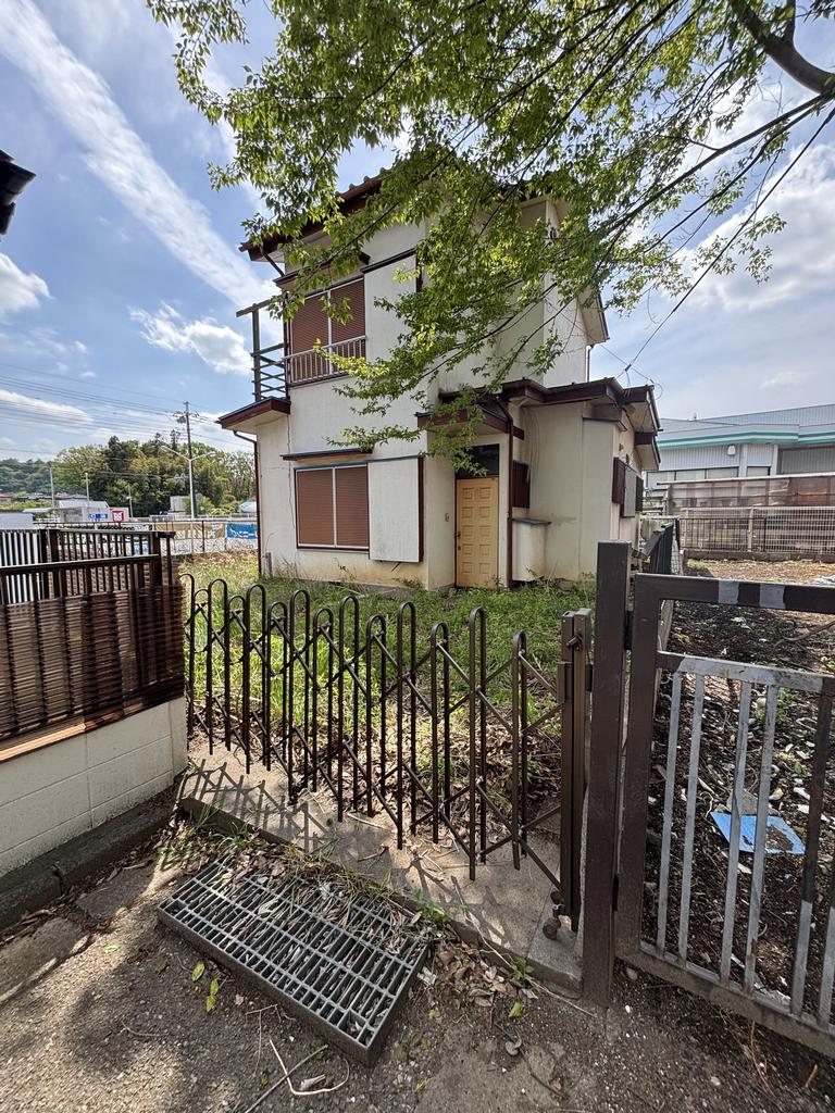 Vintage 3-Bedroom House in Tomida 1