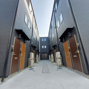 Modern Studio Condo in Nakamagome 3