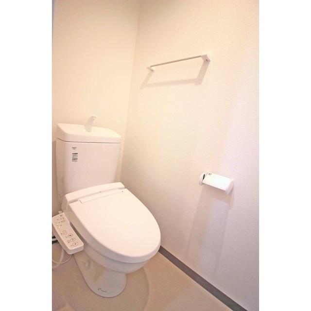 Modern Studio Condo Near Station in Chozoshinden 9