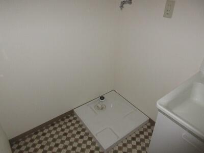 Charming 3-Bedroom Condo Near Station in Kamikodanaka 6
