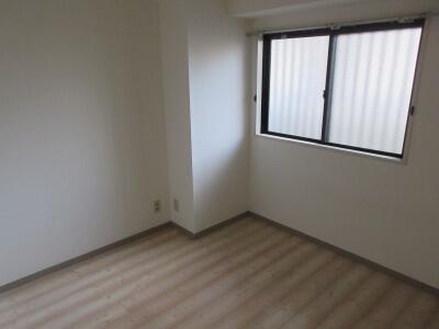 Charming 3-Bedroom Condo Near Station in Kamikodanaka 9