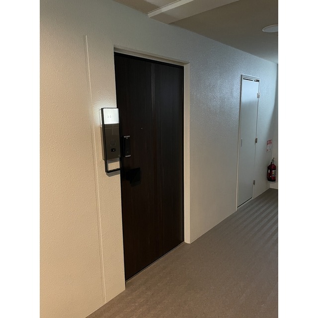 Modern 1-Bedroom Condo Near Station in Kitahorie 4