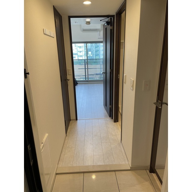 Modern 1-Bedroom Condo Near Station in Kitahorie 5