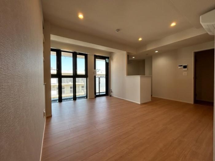 Modern 1-Bedroom Condo in Nagaihigashi 6