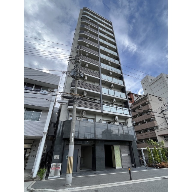 Modern 1-Bedroom Condo Near Station in Kitahorie 0