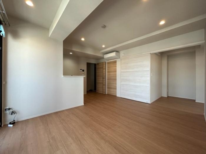 Modern 1-Bedroom Condo in Nagaihigashi 4
