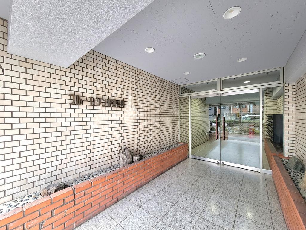 Well-Kept 3-Bedroom Condo Near Station in Kitatanabe 6