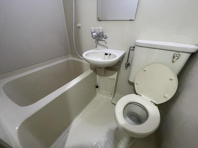 Charming 1-Bedroom Condo Near Station in Nakameguro 9