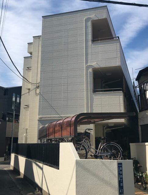 Charming 2-Bedroom Condo Near Station in Higashisumida 1