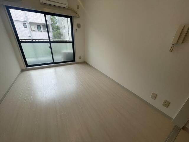 Charming 1-Bedroom Condo Near Station in Nakameguro 6