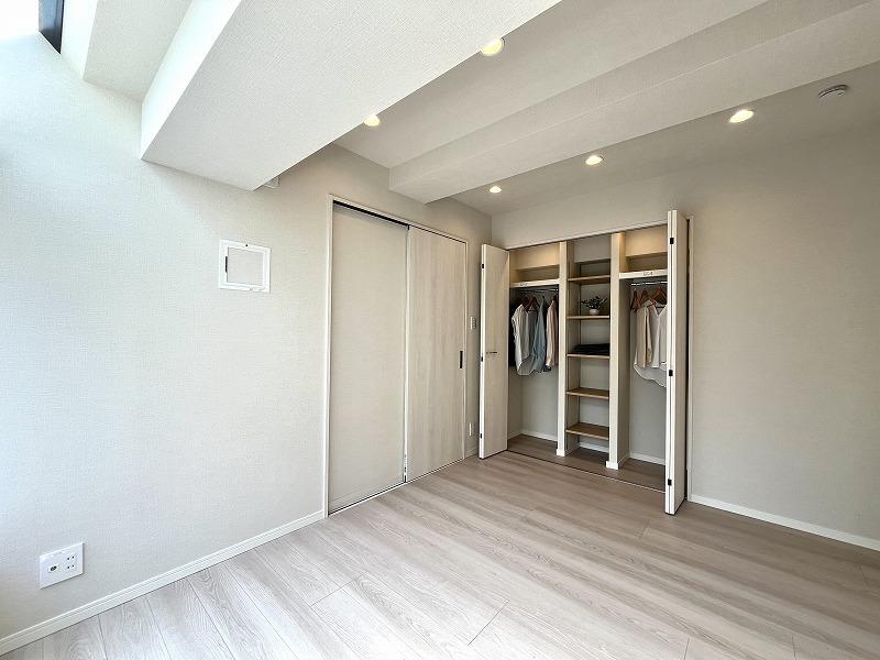 Vintage 2-Bedroom Condo Near Station in Kotobuki 3