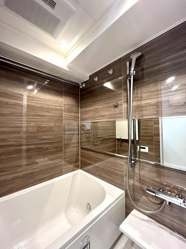 Vintage 2-Bedroom Condo Near Station in Kotobuki 9
