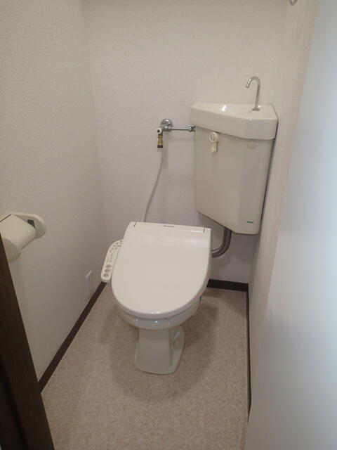Charming 2-Bedroom Condo Near Station in Higashisumida 5