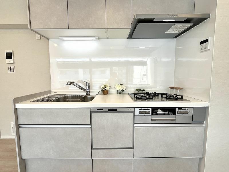 Vintage 2-Bedroom Condo Near Station in Kotobuki 6
