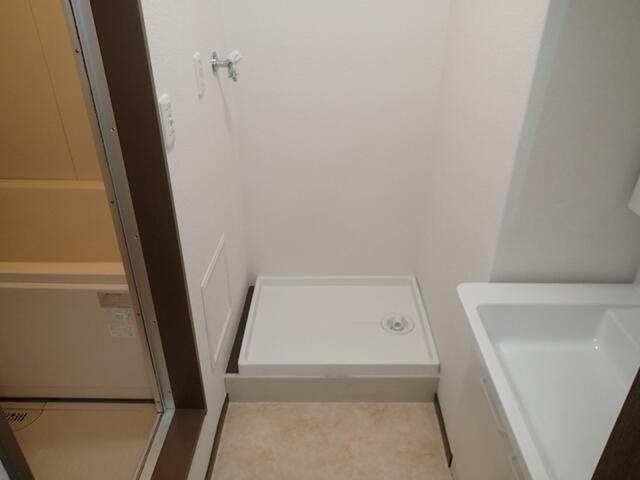 Charming 2-Bedroom Condo Near Station in Higashisumida 3