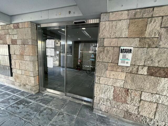 Charming 1-Bedroom Condo Near Station in Nakameguro 2