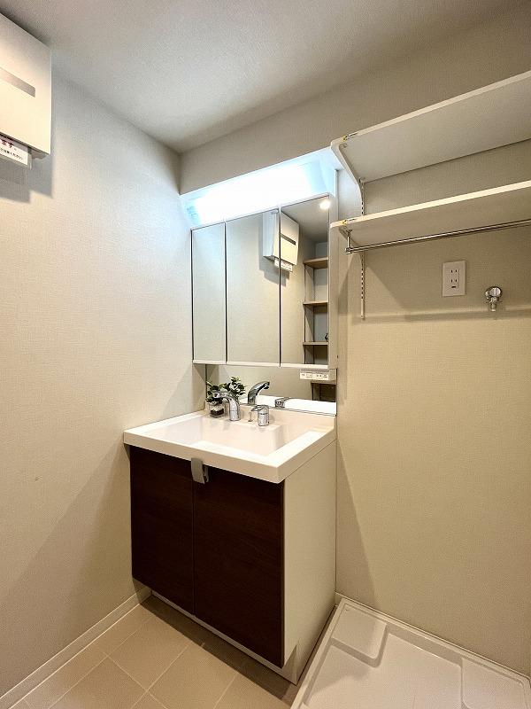 Vintage 2-Bedroom Condo Near Station in Kotobuki 8