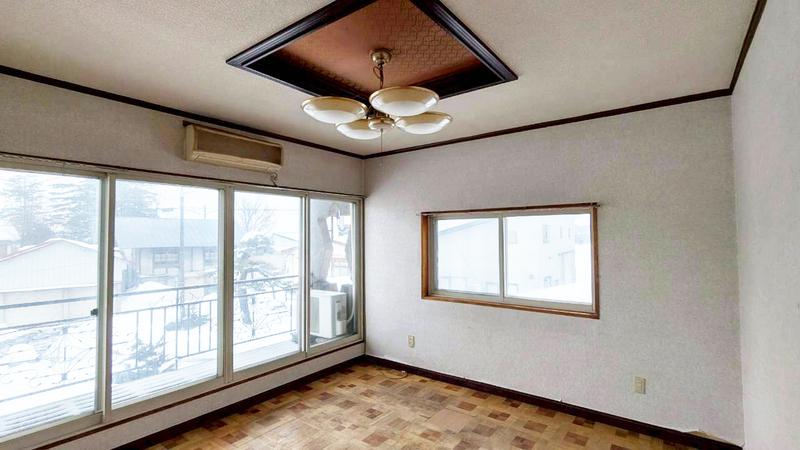 Charming 9-Bedroom House in Takasugi 8
