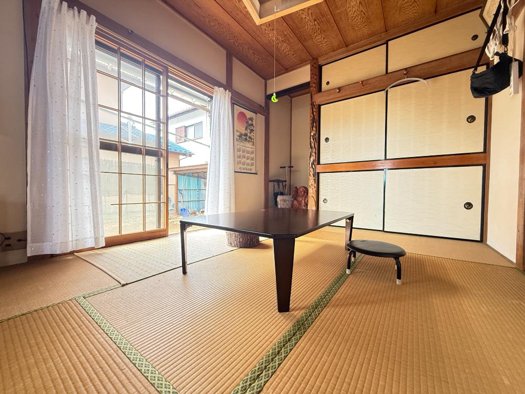 Classic 4-Bedroom House in Koyocho 1