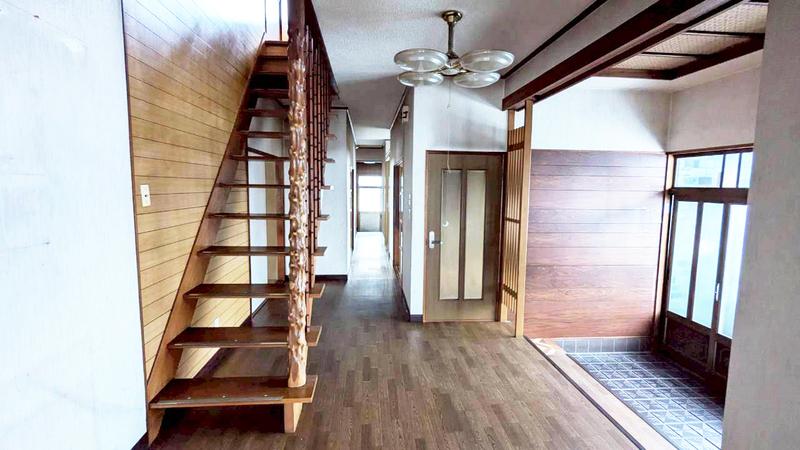 Charming 9-Bedroom House in Takasugi 7