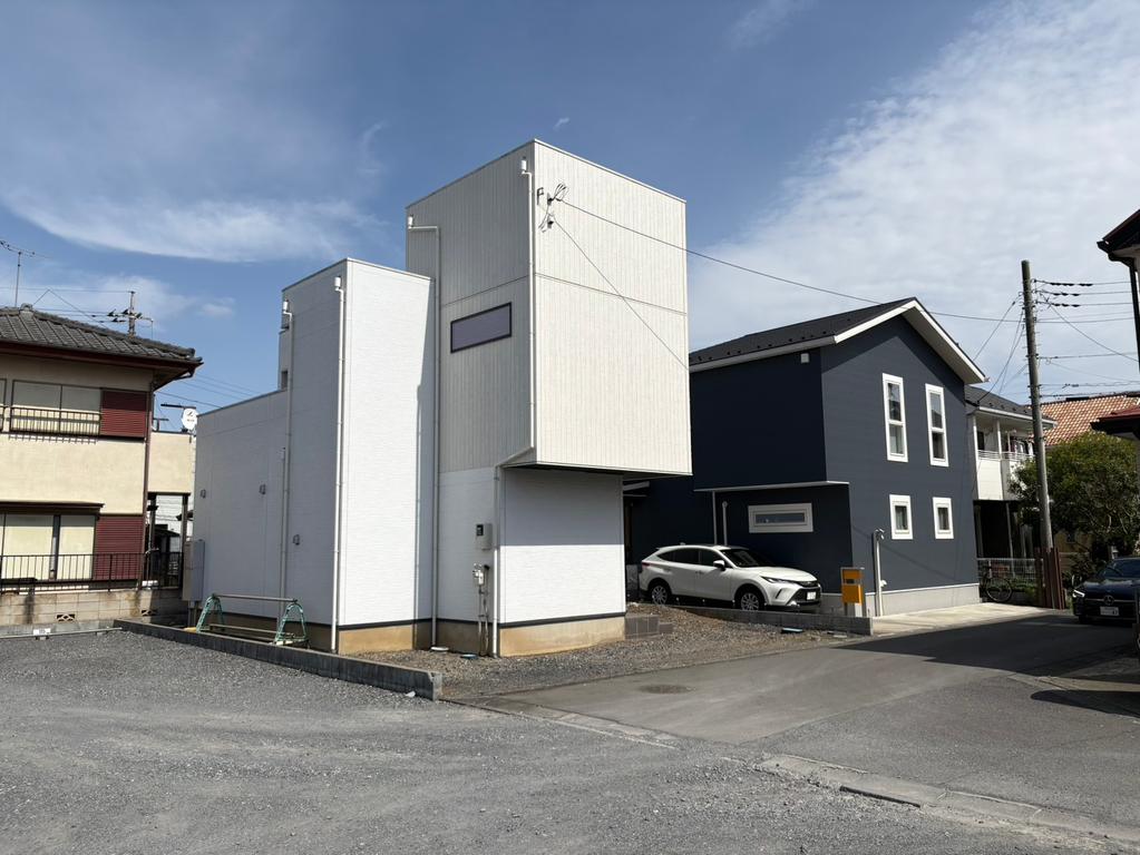 Modern 2-Bedroom House in Otsukashimmachi 0