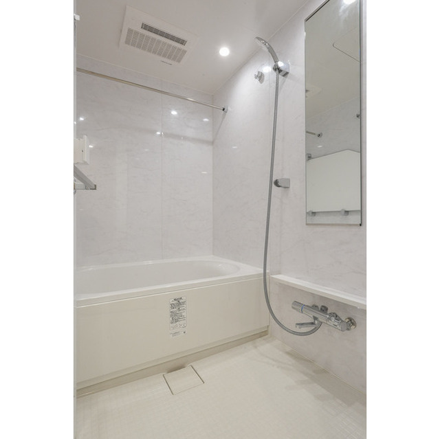Modern 2-Bedroom Condo Near Station in Motoyoyogicho 6