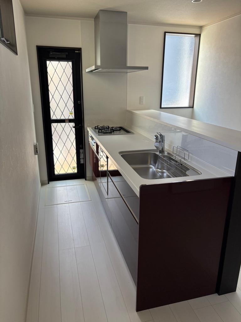 Modern 2-Bedroom House in Otsukashimmachi 3