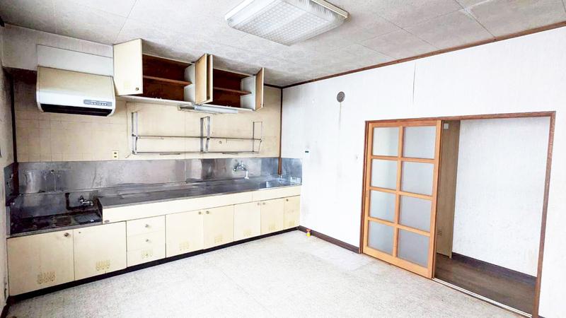 Charming 9-Bedroom House in Takasugi 9