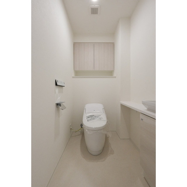 Modern 2-Bedroom Condo Near Station in Motoyoyogicho 8
