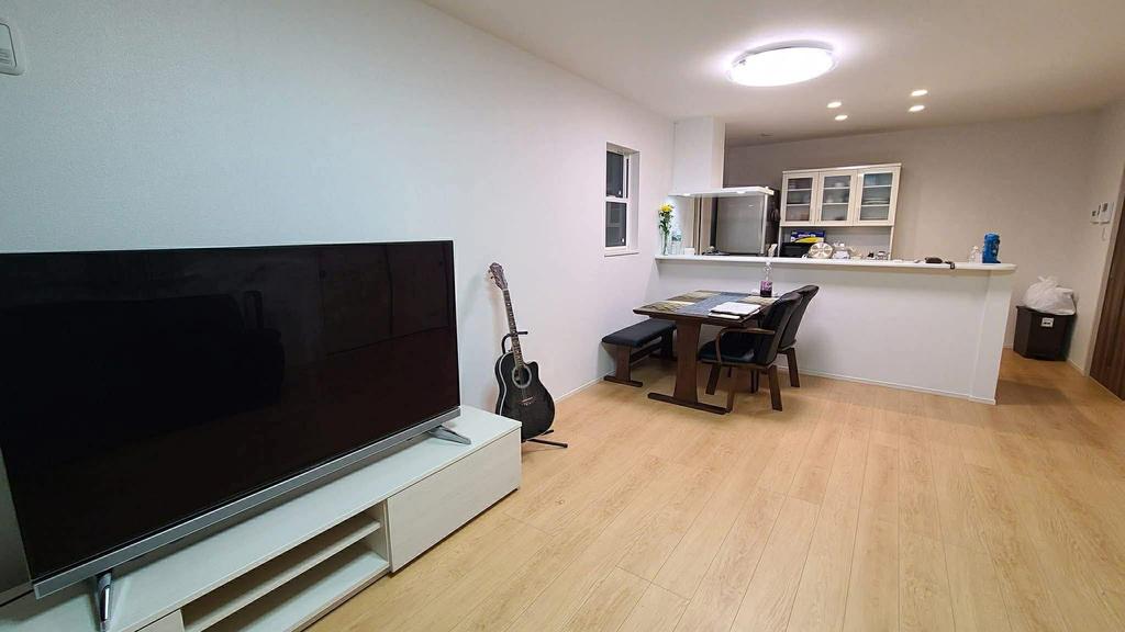 Modern 4-Bedroom House in Ihozaki 2