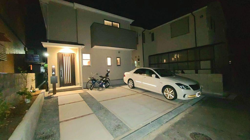 Modern 4-Bedroom House in Ihozaki 0