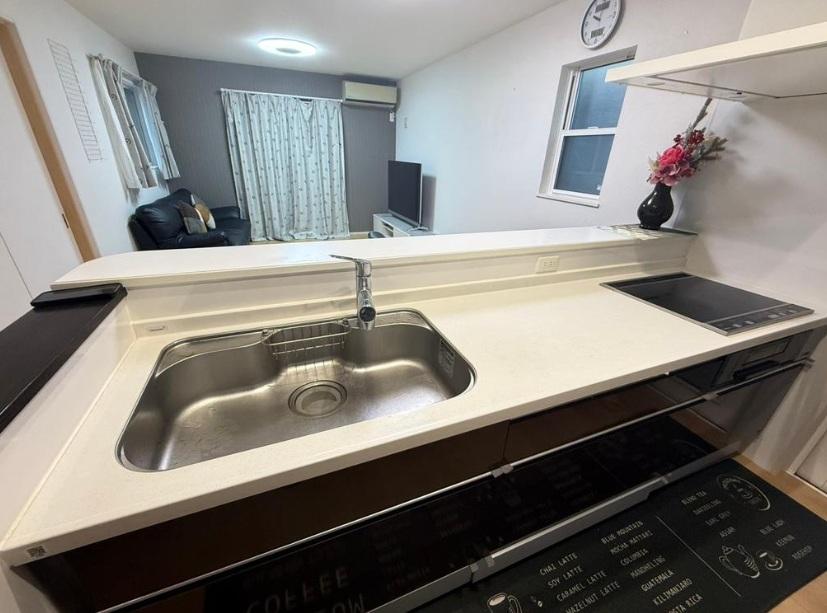 Modern 4-Bedroom House in Ihozaki 6