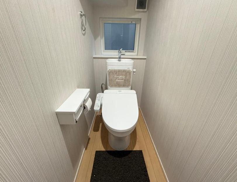 Modern 4-Bedroom House in Ihozaki 8