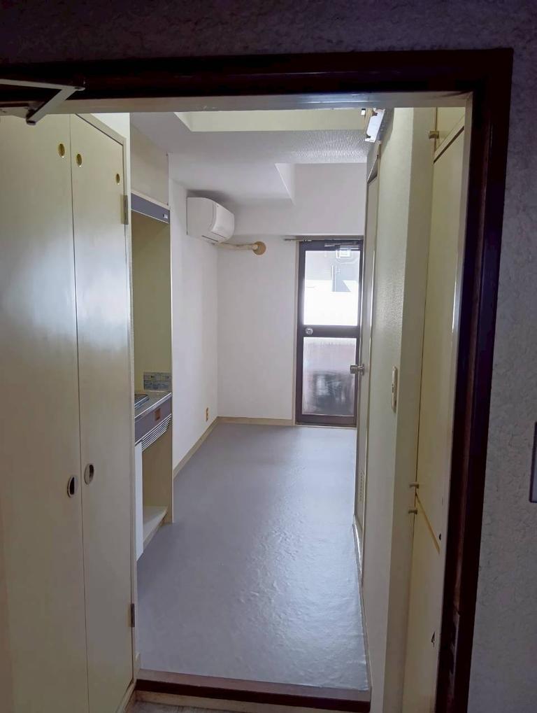 Charming Studio Condo Near Station in Irifune 6