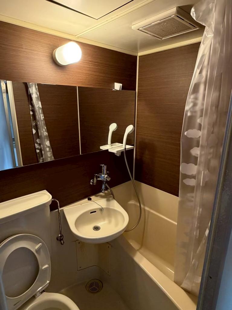 Classic Studio Condo Near Station 3