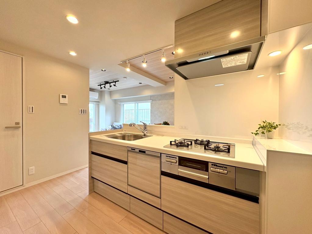 Classic 2-Bedroom Condo Near Station in Nishigahara 9