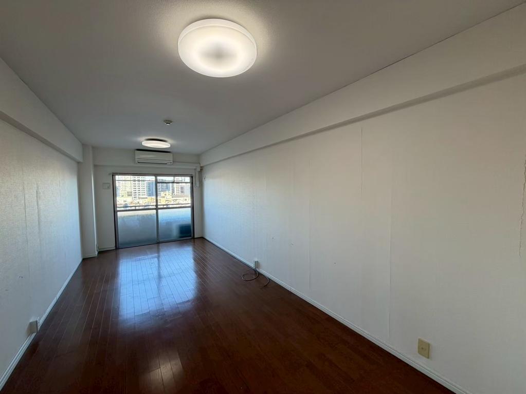 Classic Studio Condo Near Station 1