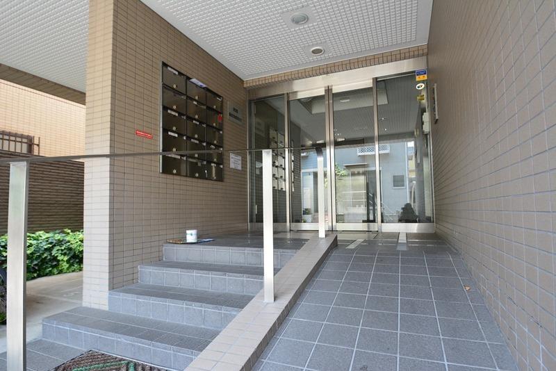 Charming 2-Bedroom Condo Near Station in Honcho 2