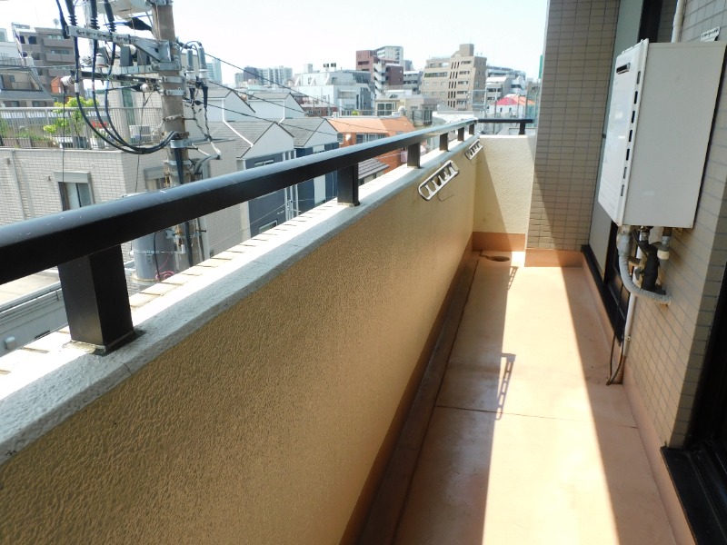Classic 2-Bedroom Condo Near Station in Honcho 8