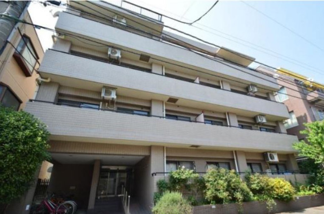 Classic 2-Bedroom Condo Near Station in Honcho 0
