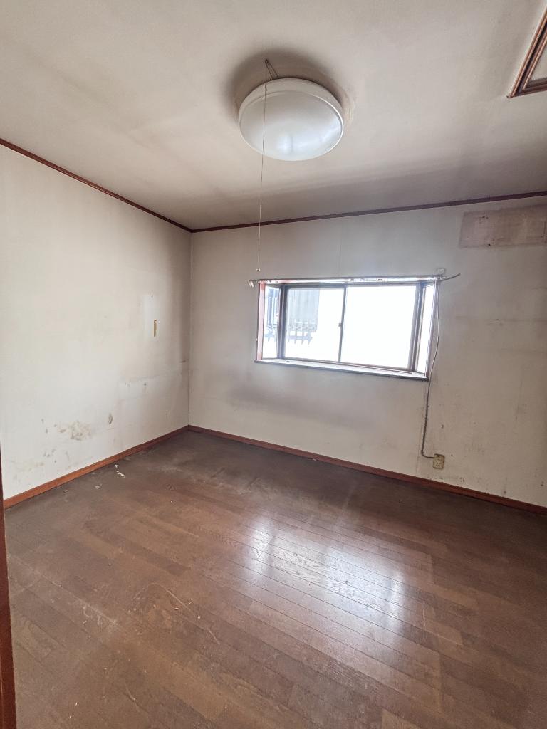 Vintage 4-Bedroom House Near Station in Bushi 4