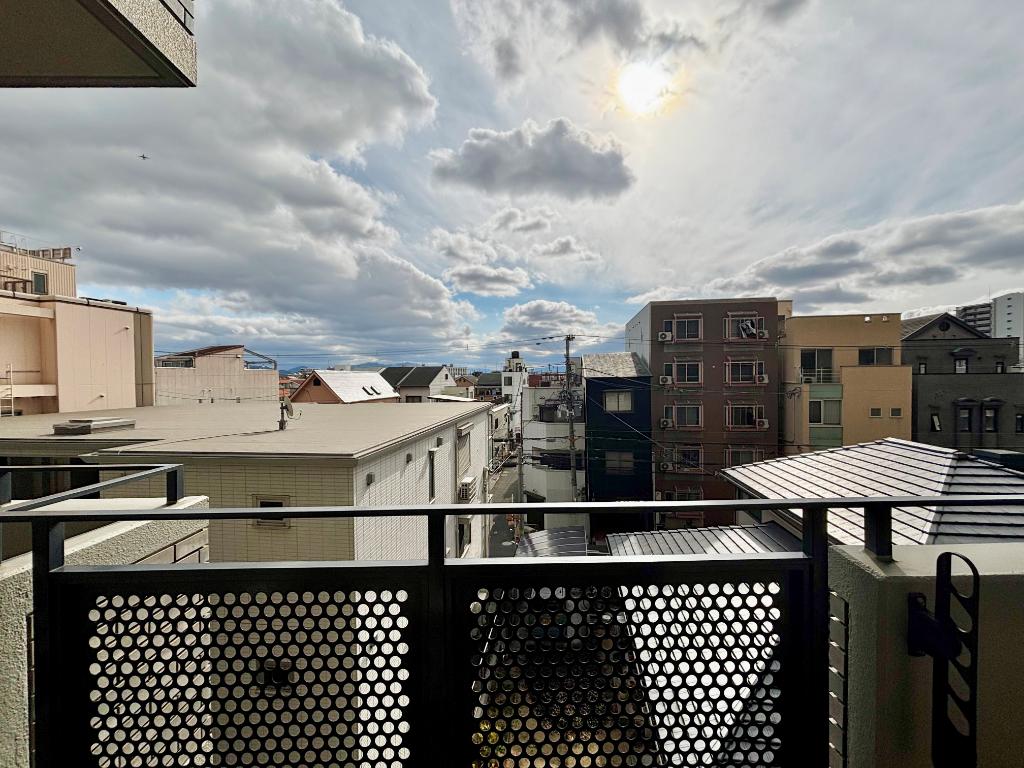 Charming 3-Bedroom Condo Near Station in Shimokosaka 9
