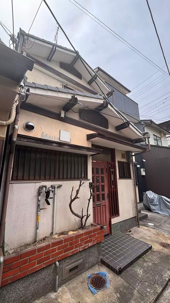 Charming 5-Bedroom House Near Station in Nishikujo ikenochicho 5