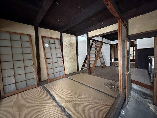 High-End 4-Bedroom House Near Station in Okikucho 2
