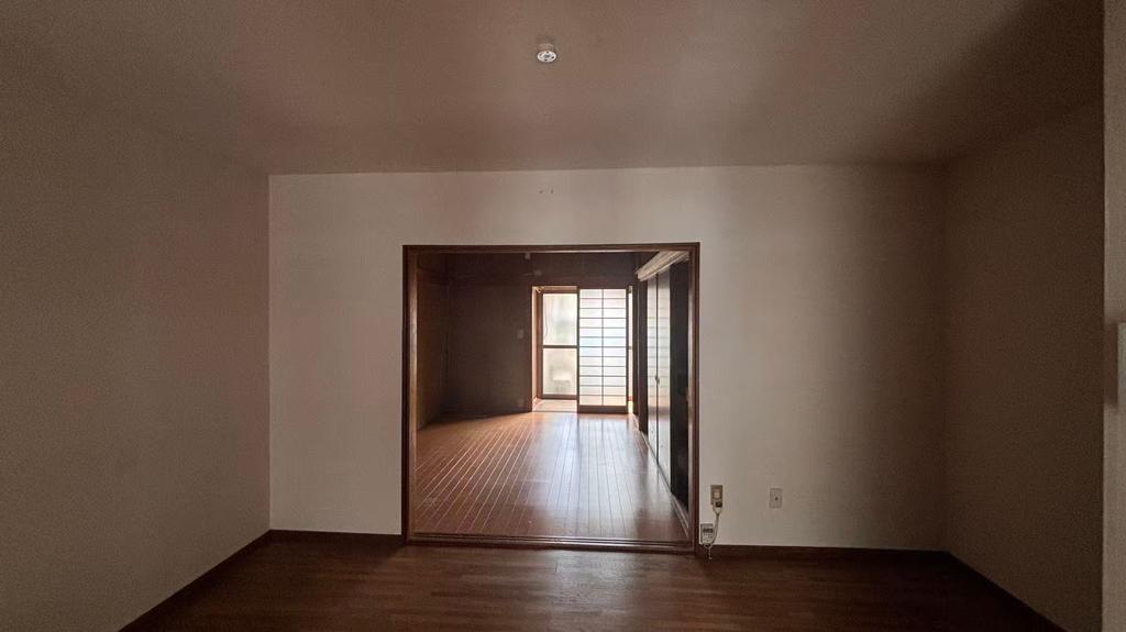 Charming 5-Bedroom House Near Station in Nishikujo ikenochicho 9