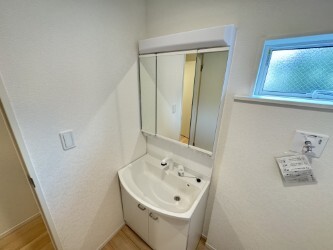 Brand New 3-Bedroom House in Shake 8