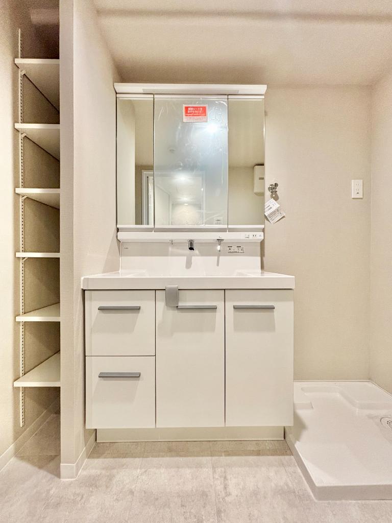 Charming 3-Bedroom Condo in Sangenyahigashi 6
