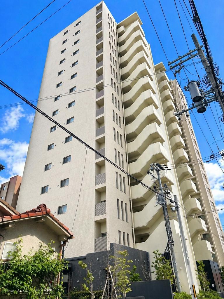 Brand New 3-Bedroom Condo in Bandaihigashi 0