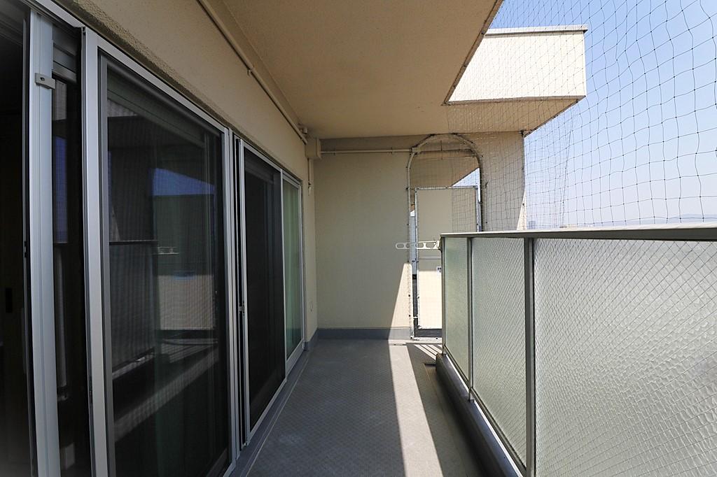 Classic 3-Bedroom Condo Near Station in Keihan hondori 8
