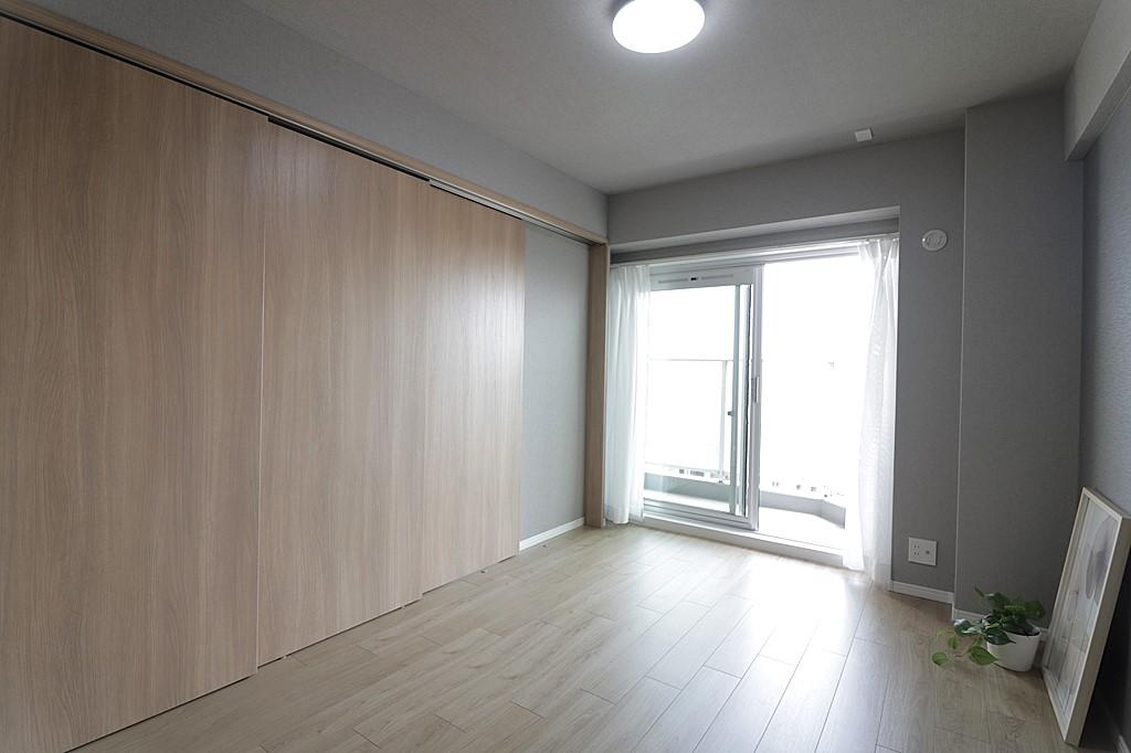 Classic 3-Bedroom Condo Near Station in Keihan hondori 5